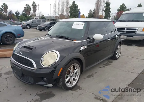 2010 Mini Cooper S из США, поврежденный, VIN WMWMF7C50ATW89549